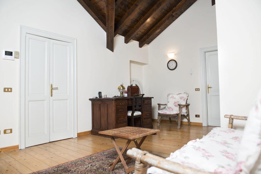 Villa Pinetina B&B Lasnigo Habitación foto